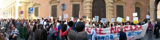 18 maggio: la manifestazione contro CIE e Bossi-Fini passa davanti alla Prefettura